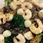 Best Steak, Shrimp & Scallop Noodle (Dinner) in Pearl, MS